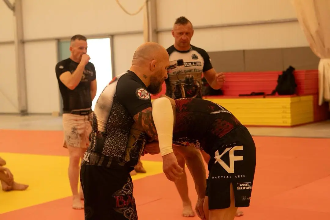 Trening grapplingu podczas wydarzenia Malta Camps